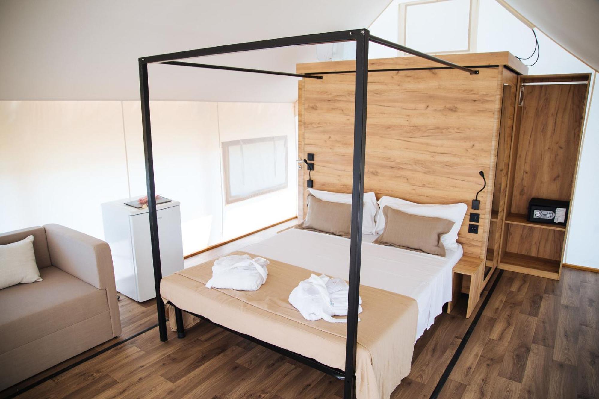 Nabi Resort Glamping & Spa กัสเตลโวลตูร์โน ภายนอก รูปภาพ